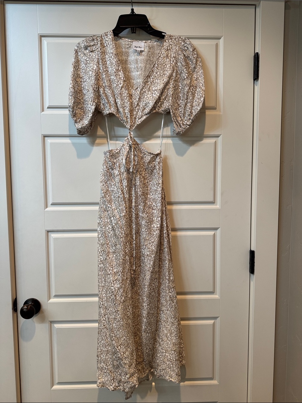 Sky to Moon  Floral Cutout Maxi Dress with Puff Sleeves: SZ: S (never worn)